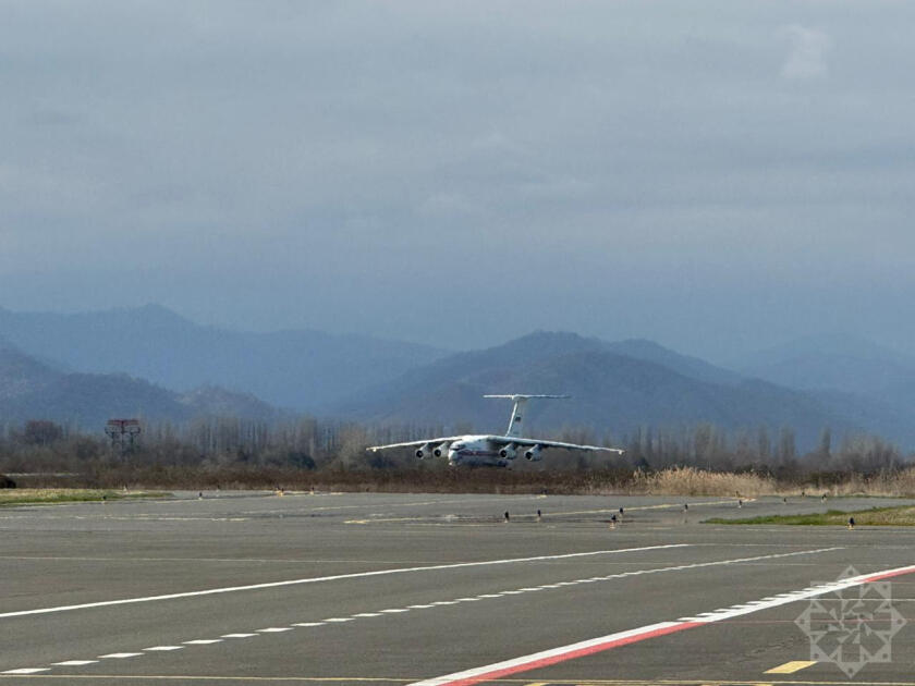 Российский самолет с гуманитарной помощью для Ирана отбыл из Азербайджана