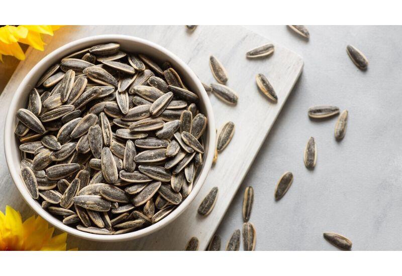 Названа основная причина почаще есть подсолнечные семечки