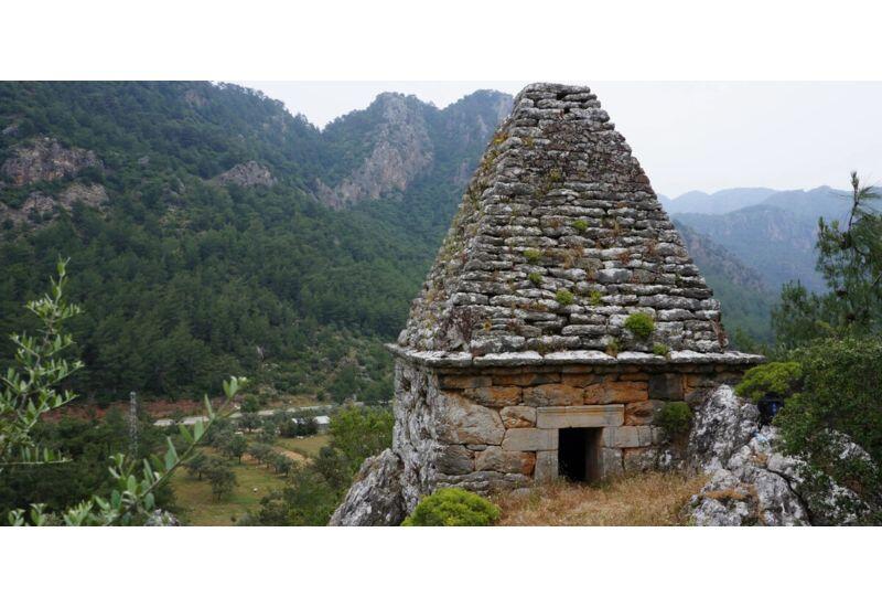 Уникальную гробницу странной формы отреставрируют: