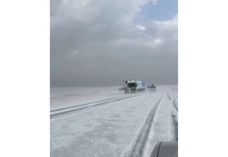 Град накрыл пустыню в Саудовской Аравии