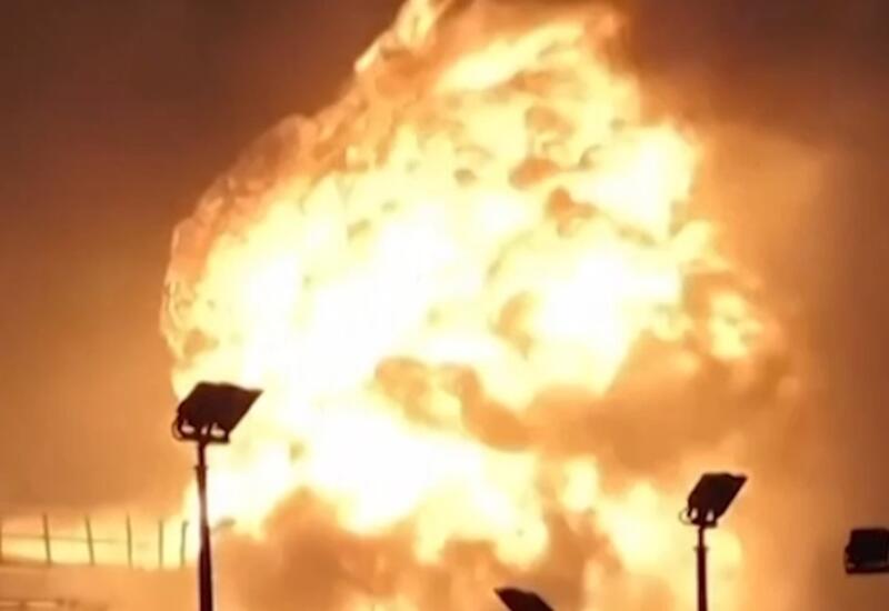 После ракетных ударов Ирана в Бахрейне загорелся топливный склад