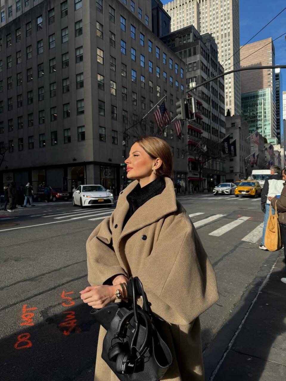 Рандомные фотографии от Айнишан Гулиевой