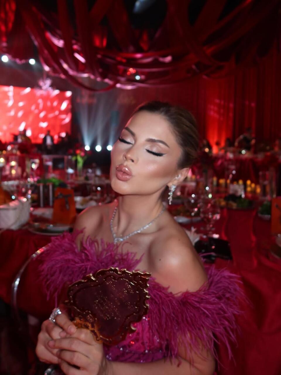 Рандомные фотографии от Айнишан Гулиевой