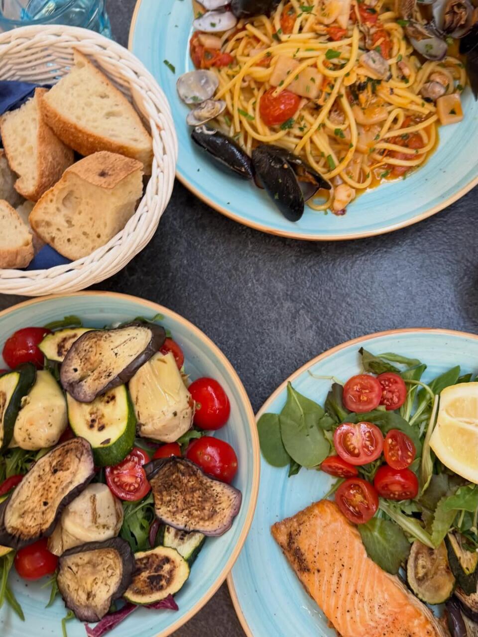 Рандомные фотографии от Айнишан Гулиевой