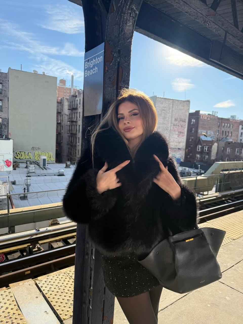 Рандомные фотографии от Айнишан Гулиевой