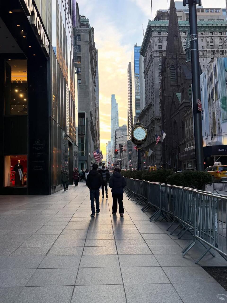 Рандомные фотографии от Айнишан Гулиевой