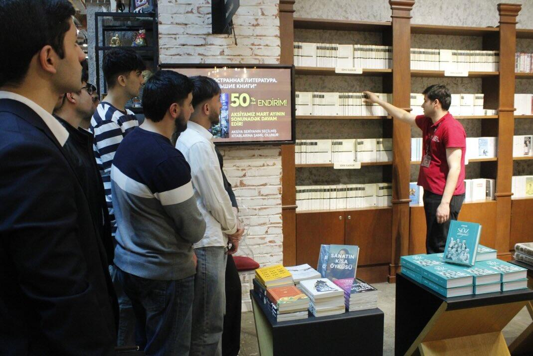 Книги, вопросы, улыбки - вдохновляющий день с Гюнель Анаргызы