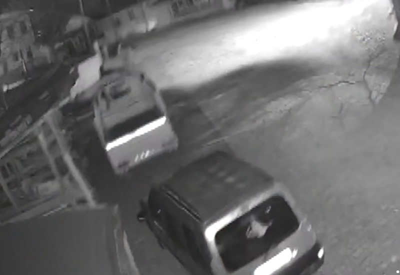 Момент сильного землетрясения в Турции попал на камеры