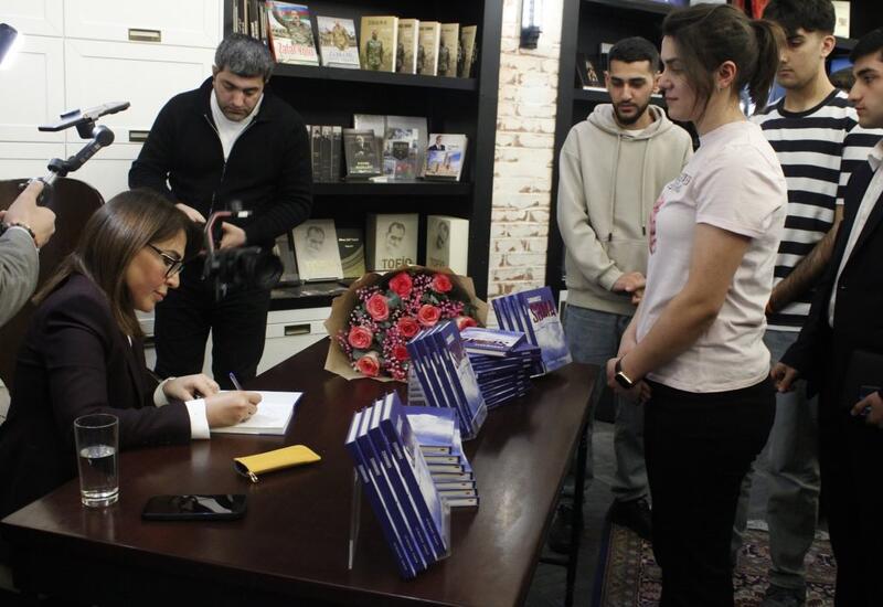 Книги, вопросы, улыбки - вдохновляющий день с Гюнель Анаргызы