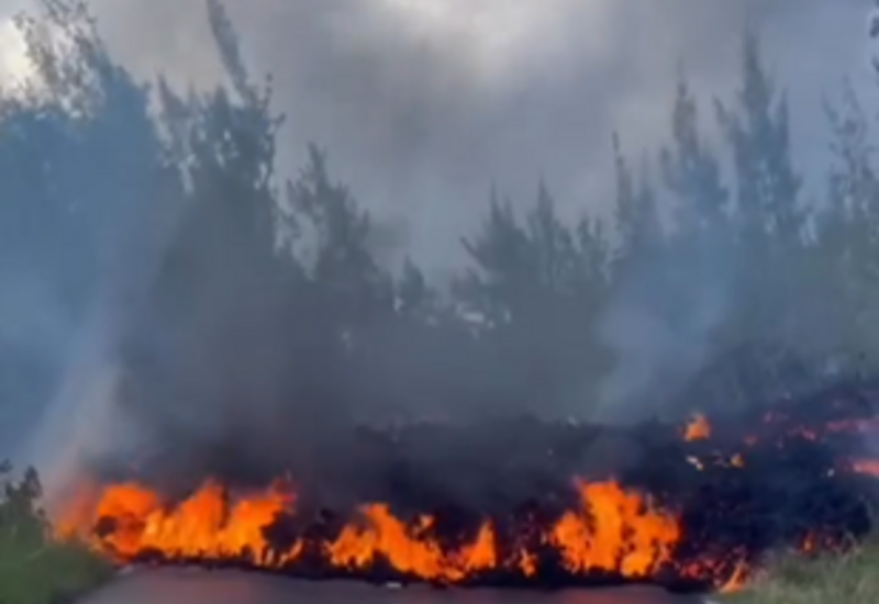 Лавовые потоки дошли до шоссе на Реюньоне
