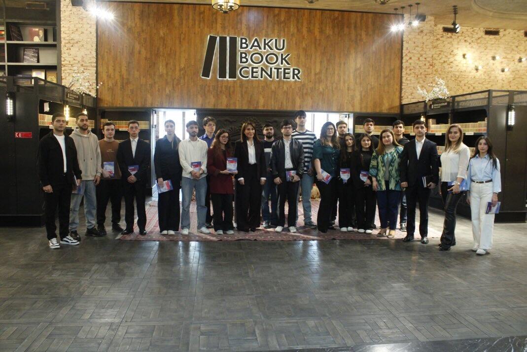 Книги, вопросы, улыбки - вдохновляющий день с Гюнель Анаргызы