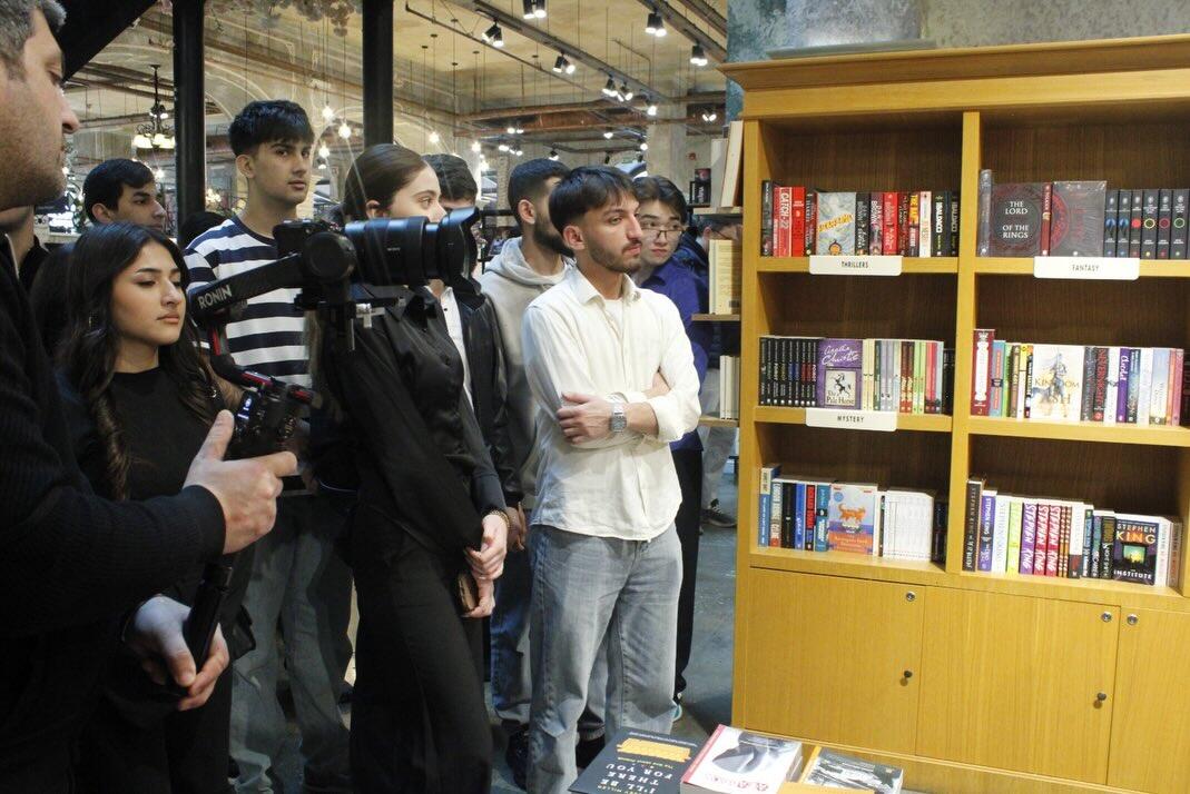 Книги, вопросы, улыбки - вдохновляющий день с Гюнель Анаргызы