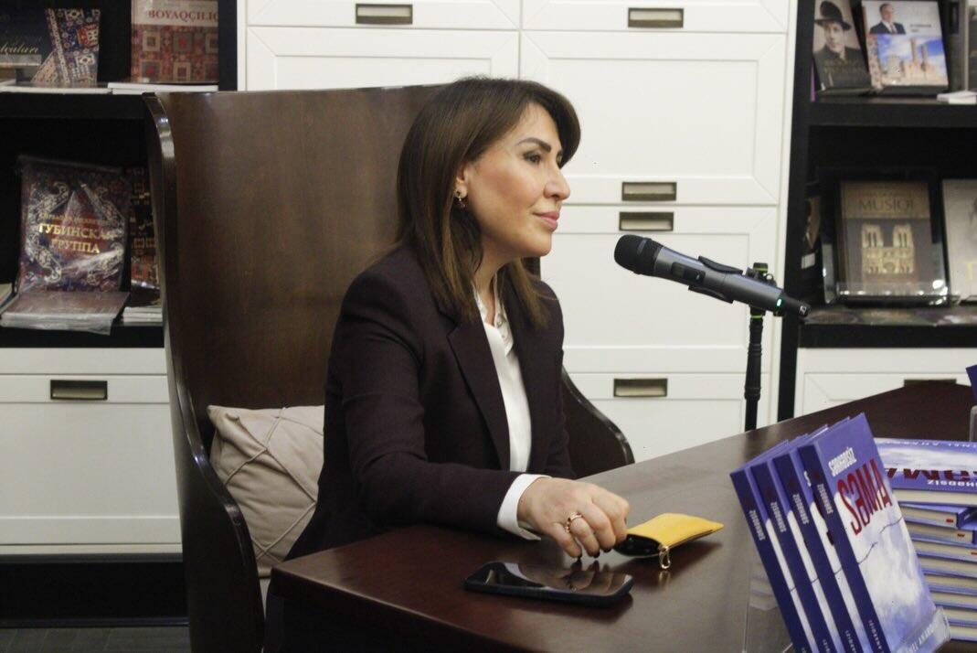 Книги, вопросы, улыбки - вдохновляющий день с Гюнель Анаргызы