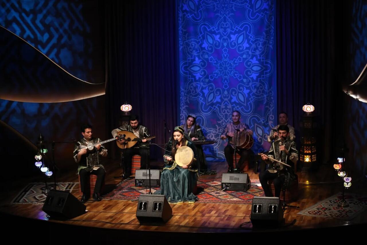 Звуки, вплетенные в вечность: вечер мугама в Баку