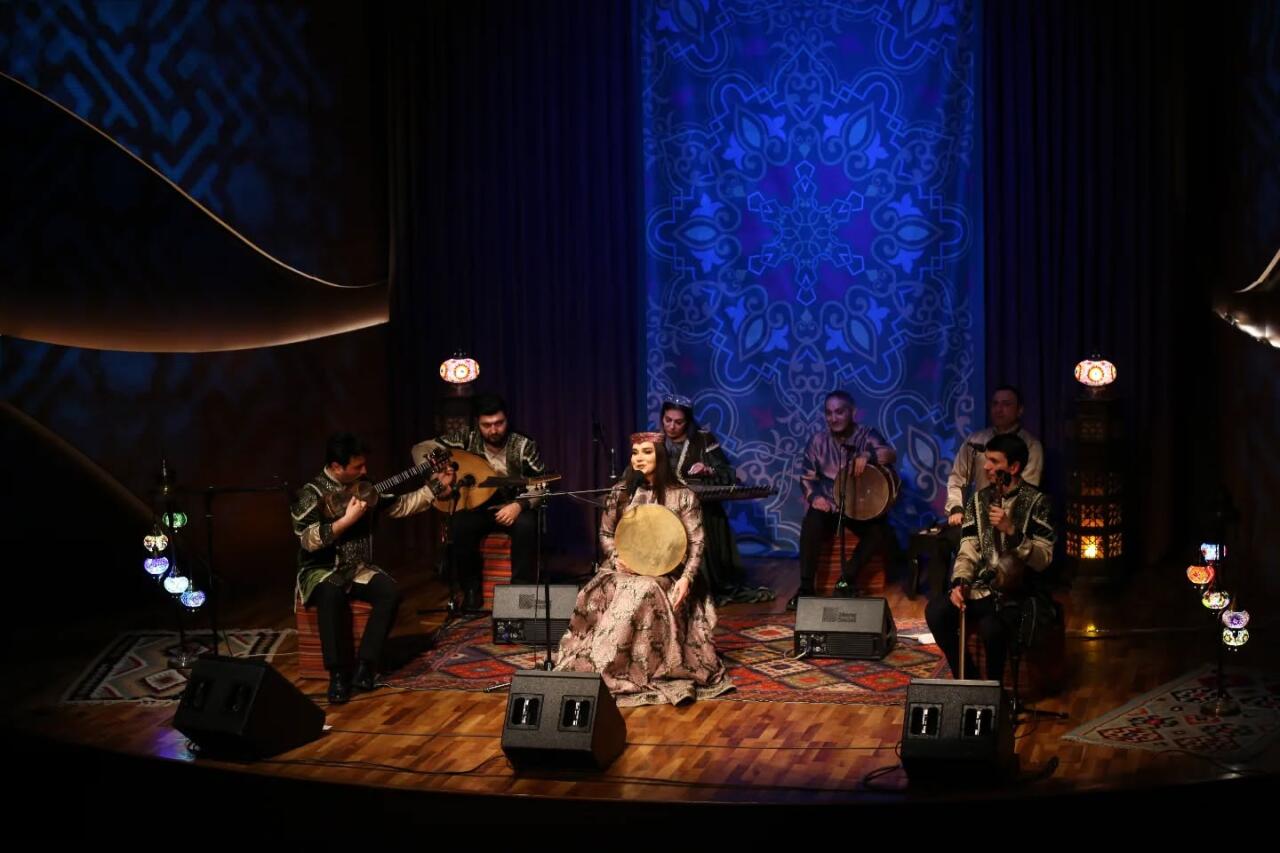 Звуки, вплетенные в вечность: вечер мугама в Баку