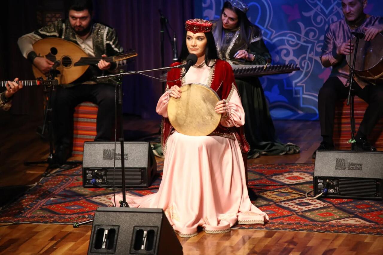 Звуки, вплетенные в вечность: вечер мугама в Баку