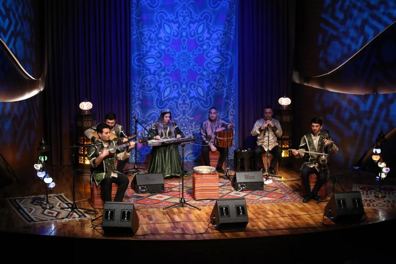 Звуки, вплетенные в вечность: вечер мугама в Баку