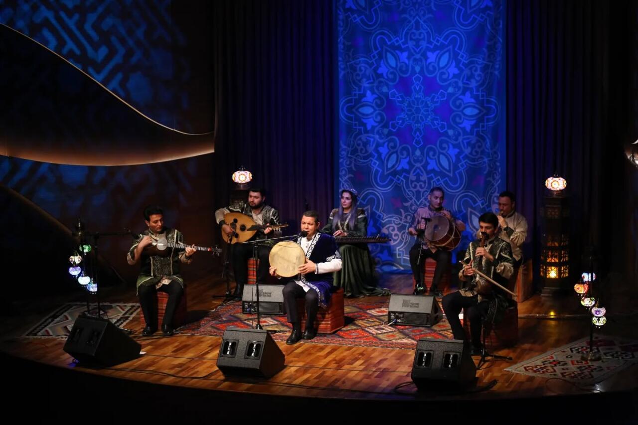 Звуки, вплетенные в вечность: вечер мугама в Баку