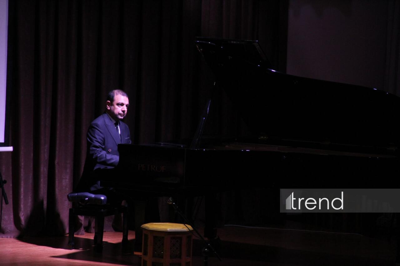 В Баку состоялся вечер памяти "Поговорим о тебе, Хумай" - о гражданине мира с богатой духовной культурой