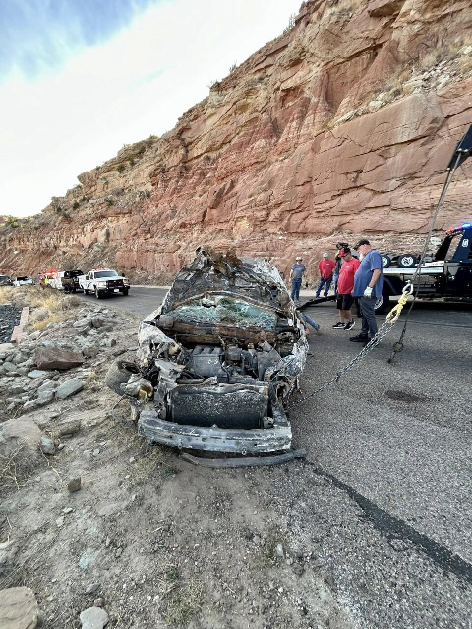 Мужчина упал на машине в каньон с 61-метровой высоты и выжил
