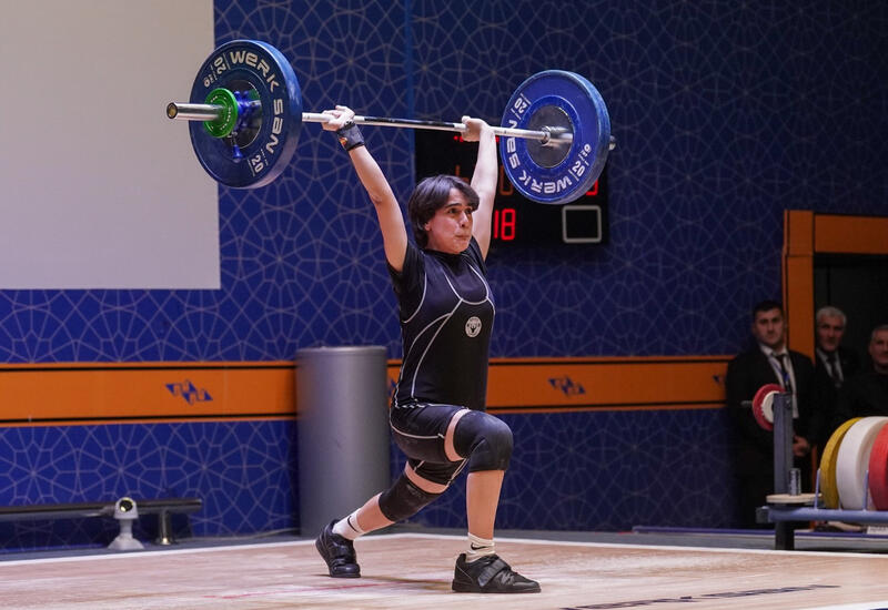 Cтартовал чемпионат Азербайджана по тяжелой атлетике