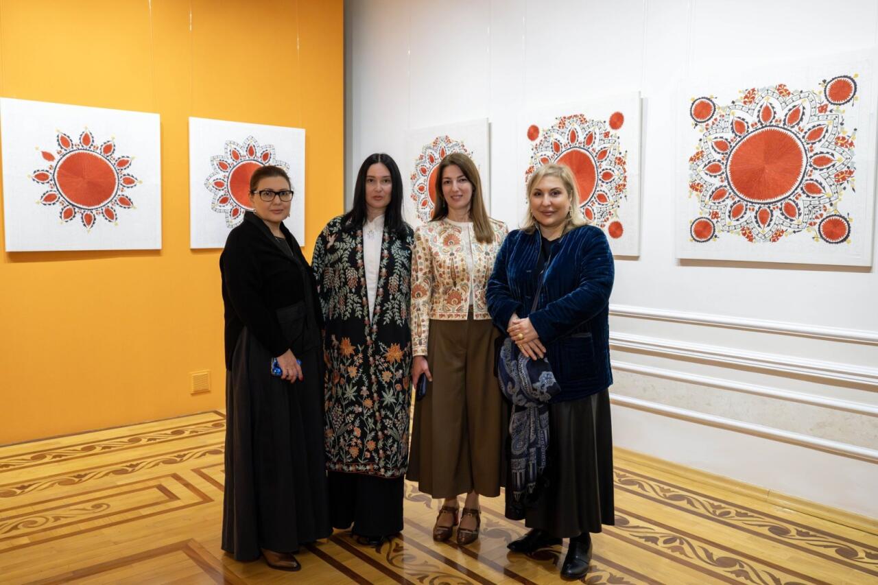 Мастерство узбекской вышивки в Баку