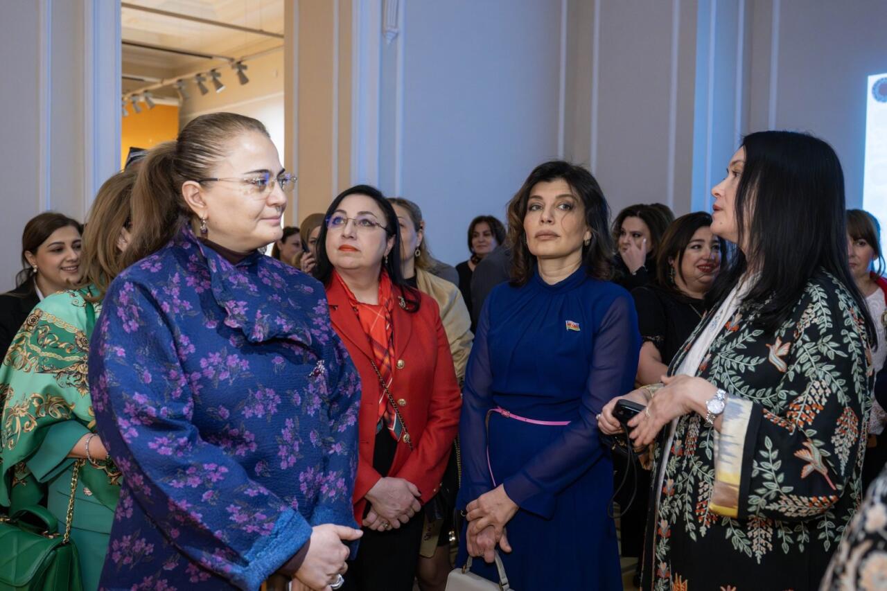 Мастерство узбекской вышивки в Баку