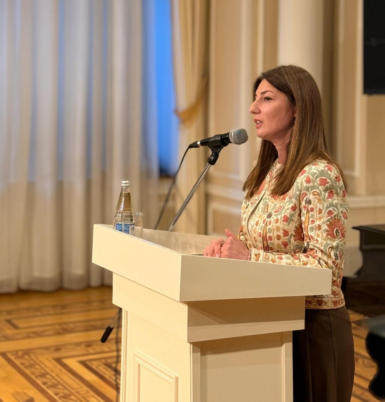 Мастерство узбекской вышивки в Баку