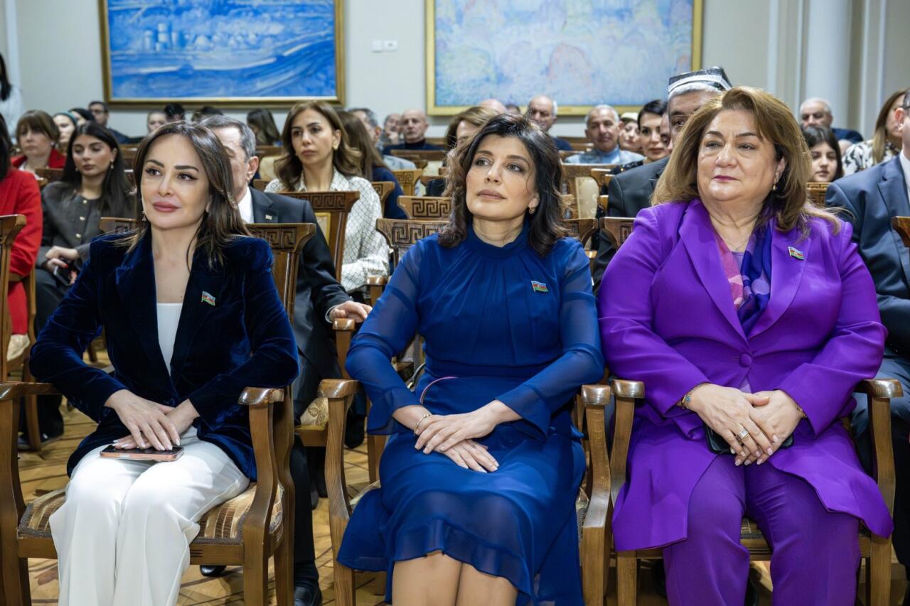 Мастерство узбекской вышивки в Баку