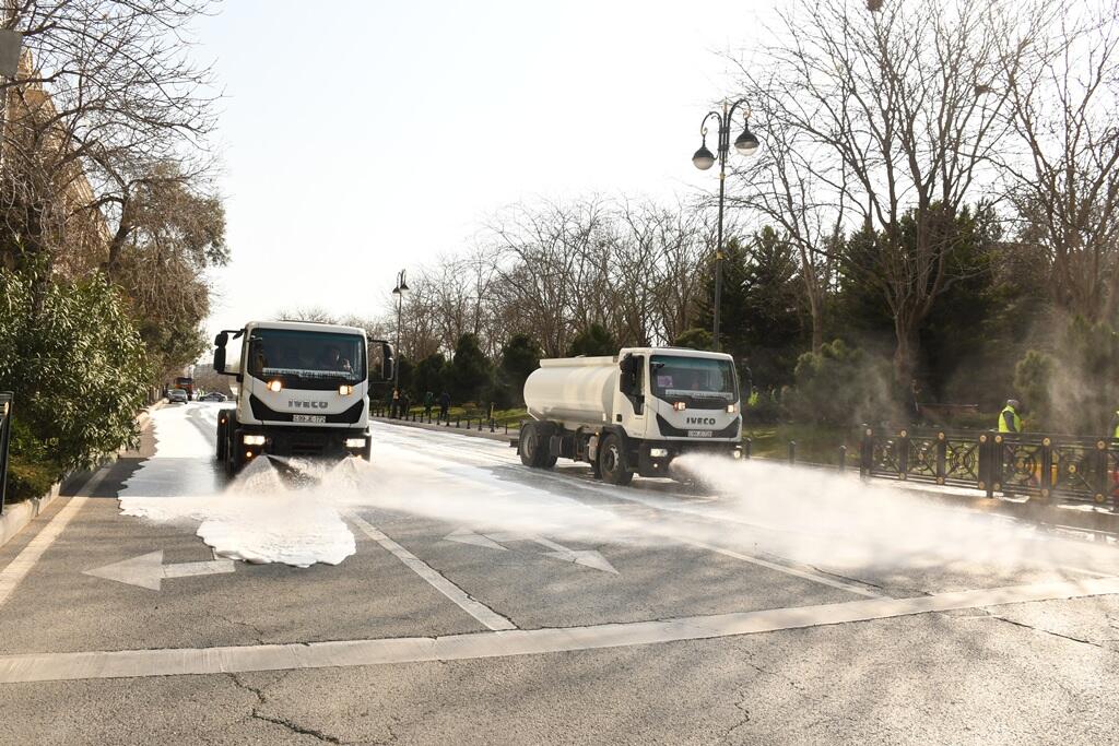В Баку провели масштабную уборку в преддверии Новруза