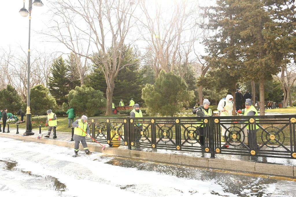 В Баку провели масштабную уборку в преддверии Новруза