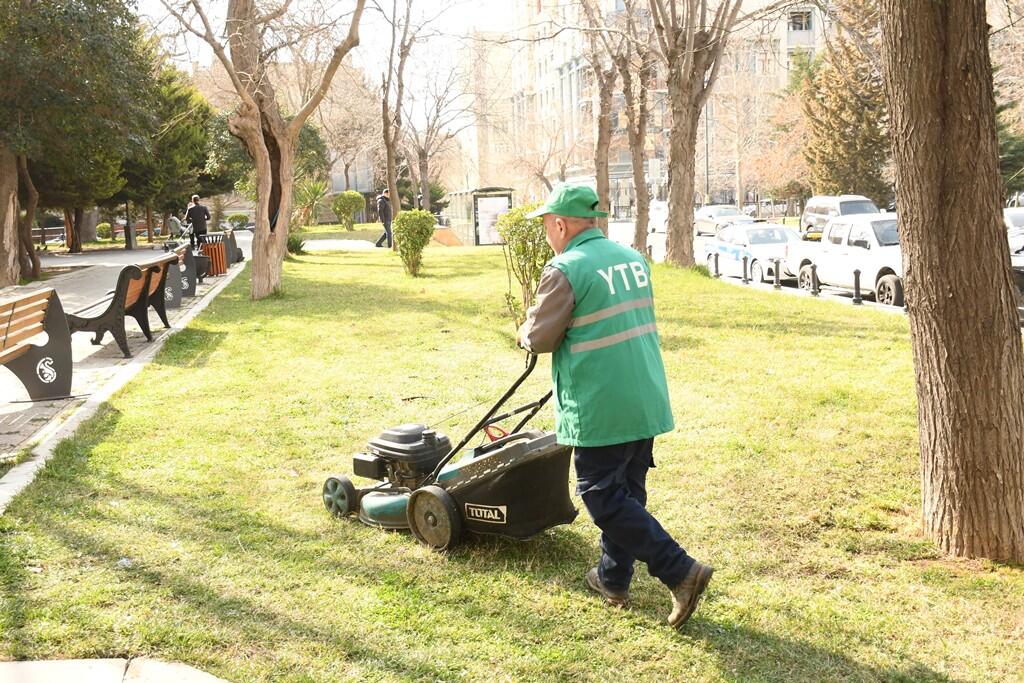В Баку провели масштабную уборку в преддверии Новруза