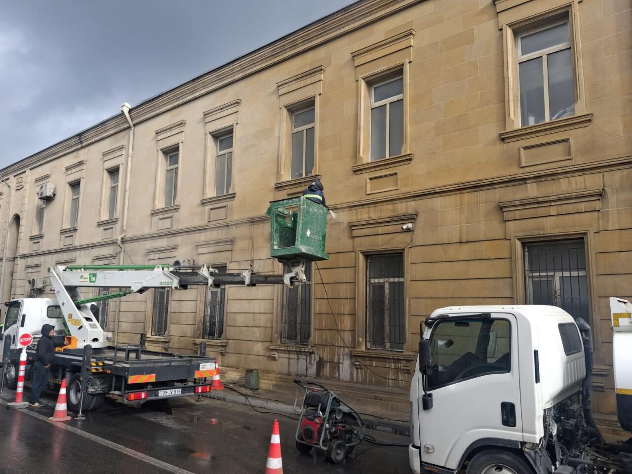 В Баку провели масштабную уборку в преддверии Новруза