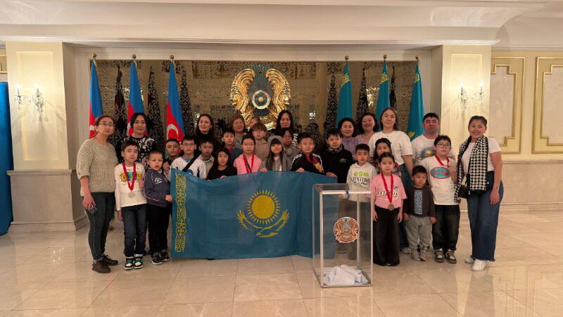 В посольстве Казахстана в Баку проходит голосование на референдуме