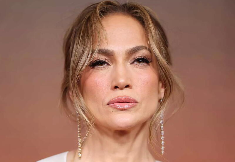 Дженнифер Лопес едва не упала со сцены