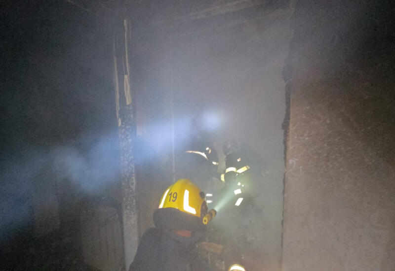 Пожар в многоэтажном здании в Баку