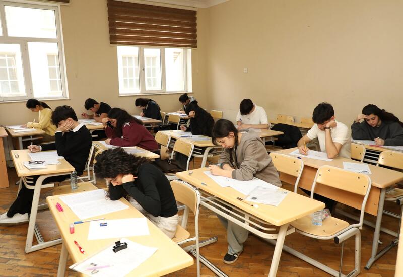 В Азербайджане прошли выпускные экзамены для учащихся XI классов