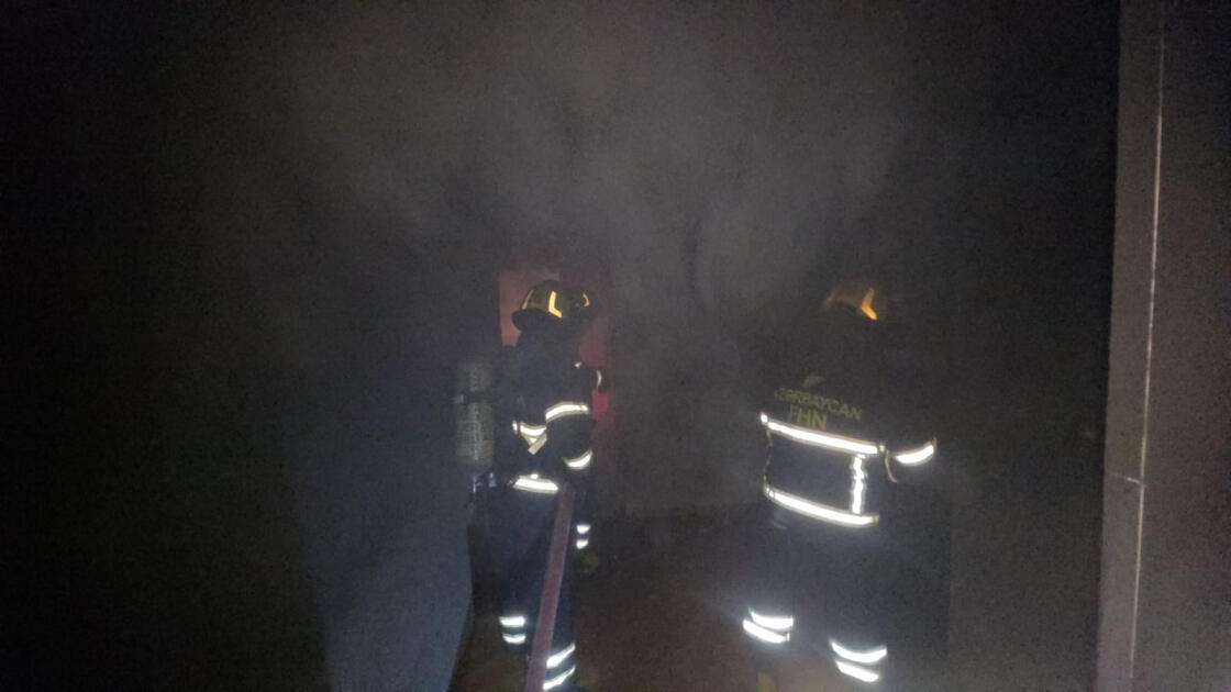 Пожар в многоэтажном здании в Баку