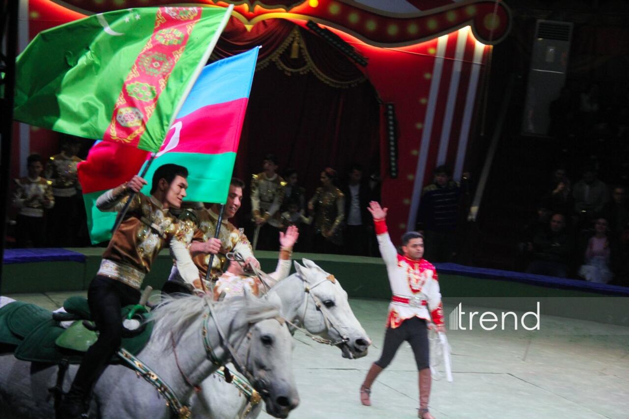 Впервые в Баку легендарное конное шоу "Галкыныш" из Туркменистана - перформанс в Circus Sea Breeze