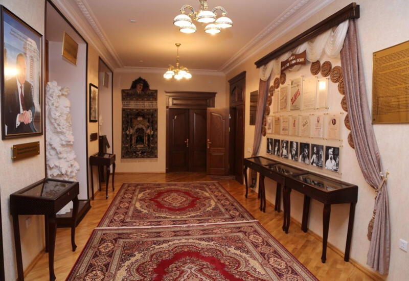 В фонде дома-музея Гусейна Джавида хранится свыше 12 тысяч экспонатов