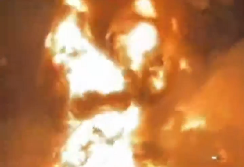 Пожар произошел на территории аэропорта в Дубае после удара