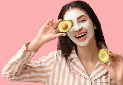 Косметолог раскрыла секрет: <span class="color_red">5 рецептов домашних масок, которые реально работают</span>