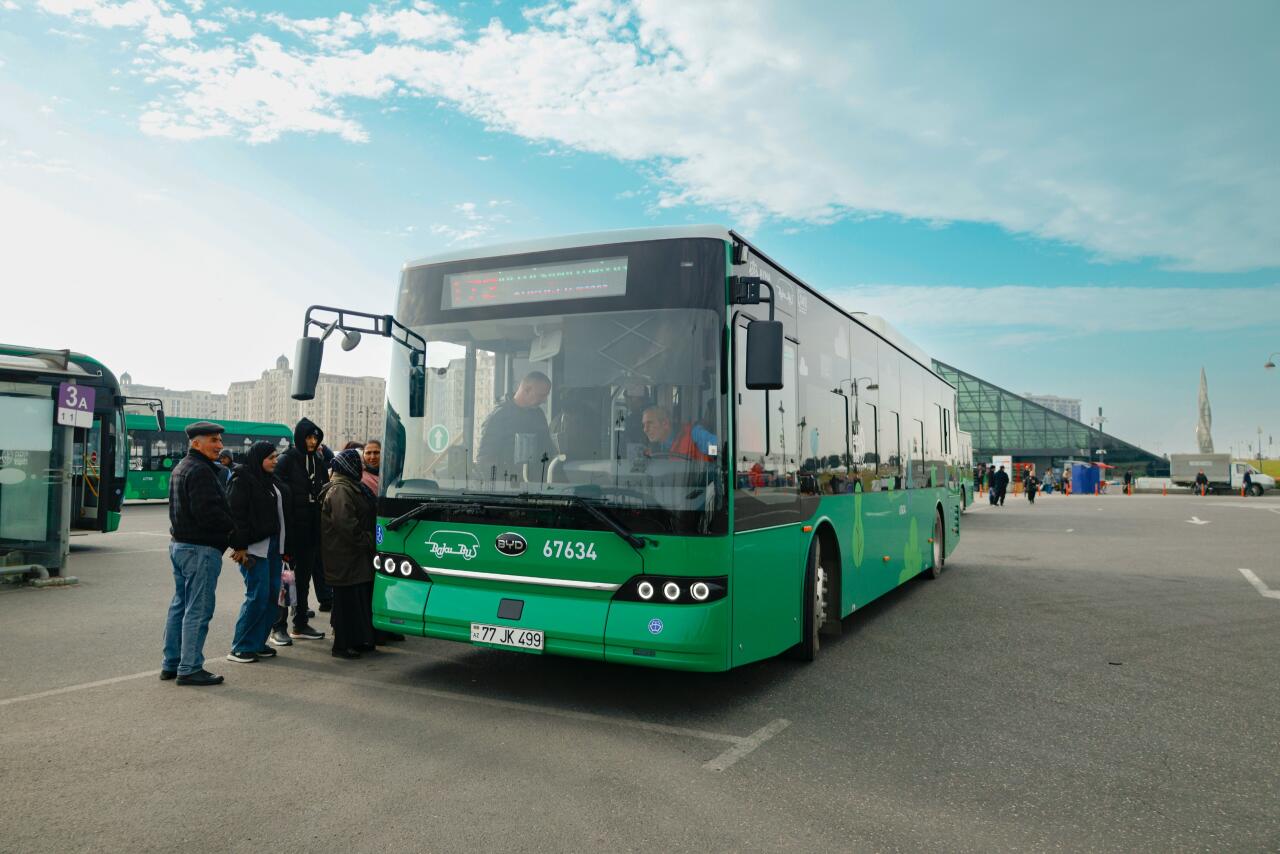 На некоторых маршрутах в Баку начали курсировать электробусы