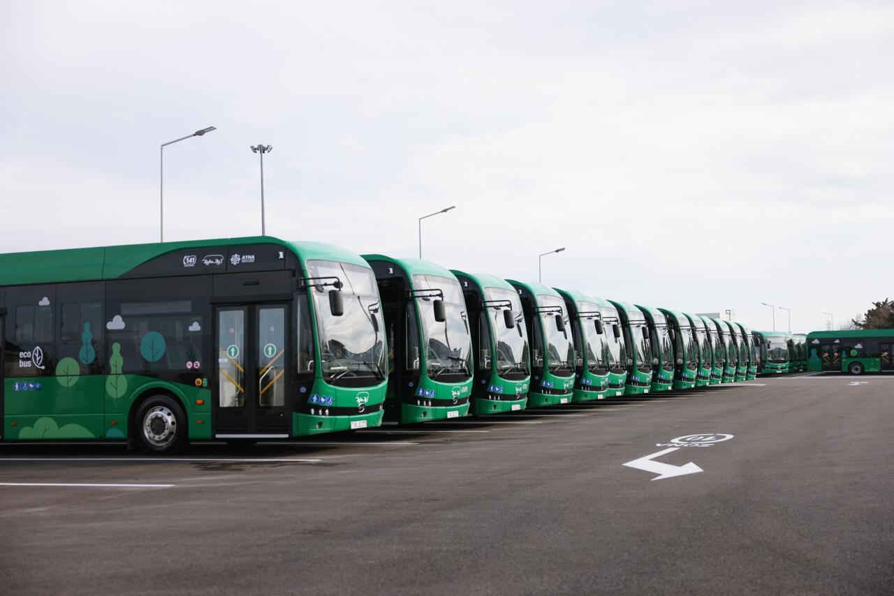 На некоторых маршрутах в Баку начали курсировать электробусы