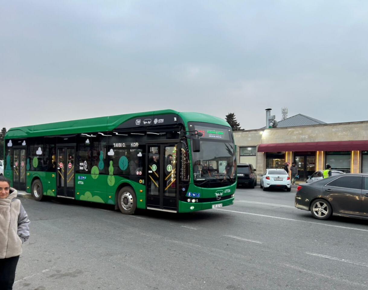 На некоторых маршрутах в Баку начали курсировать электробусы