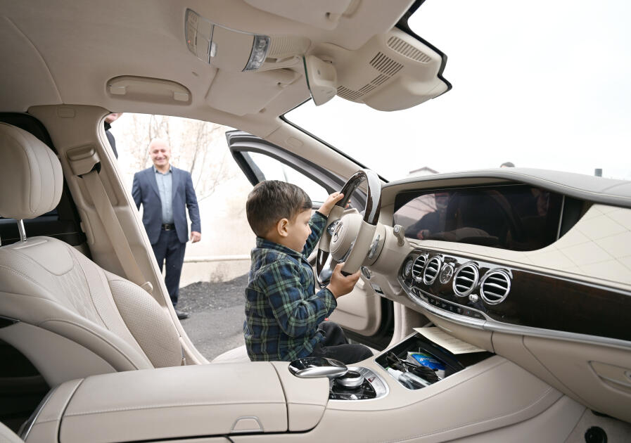 Prezident İlham Əliyev və Birinci xanım Mehriban Əliyeva Xocavəndin Xanoba kəndində fərdi evlərin və infrastrukturun bərpası sahəsində görülən işlərlə tanış olublar