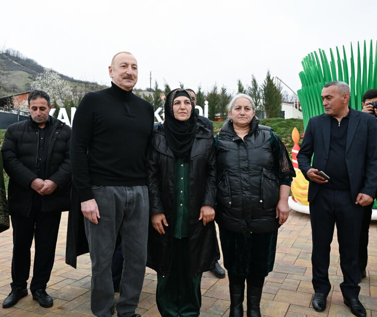 Prezident İlham Əliyev və Birinci xanım Mehriban Əliyeva Xocavəndin Xanoba kəndində fərdi evlərin və infrastrukturun bərpası sahəsində görülən işlərlə tanış olublar