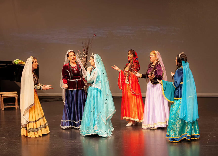 Опера «Аршин мал алан» на ванкуверской сцене