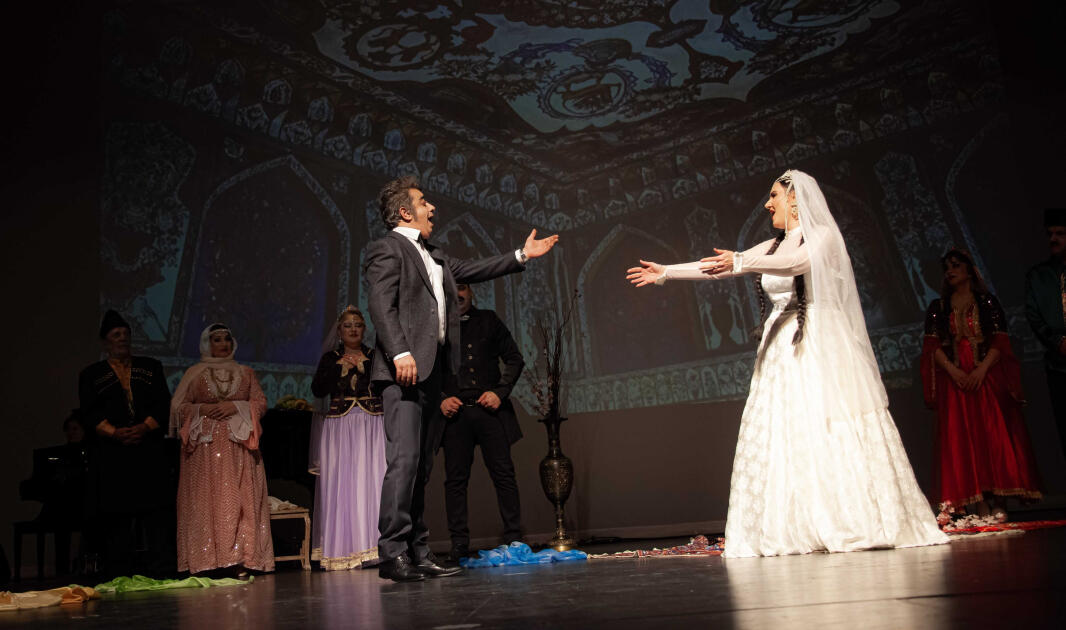 Опера «Аршин мал алан» на ванкуверской сцене