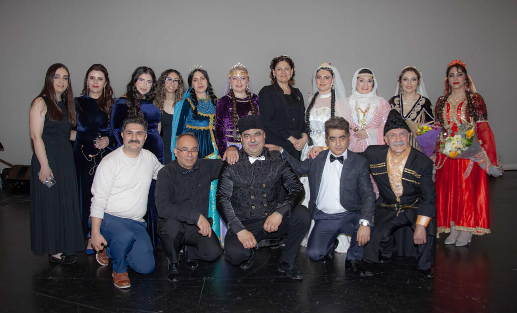 Опера «Аршин мал алан» на ванкуверской сцене